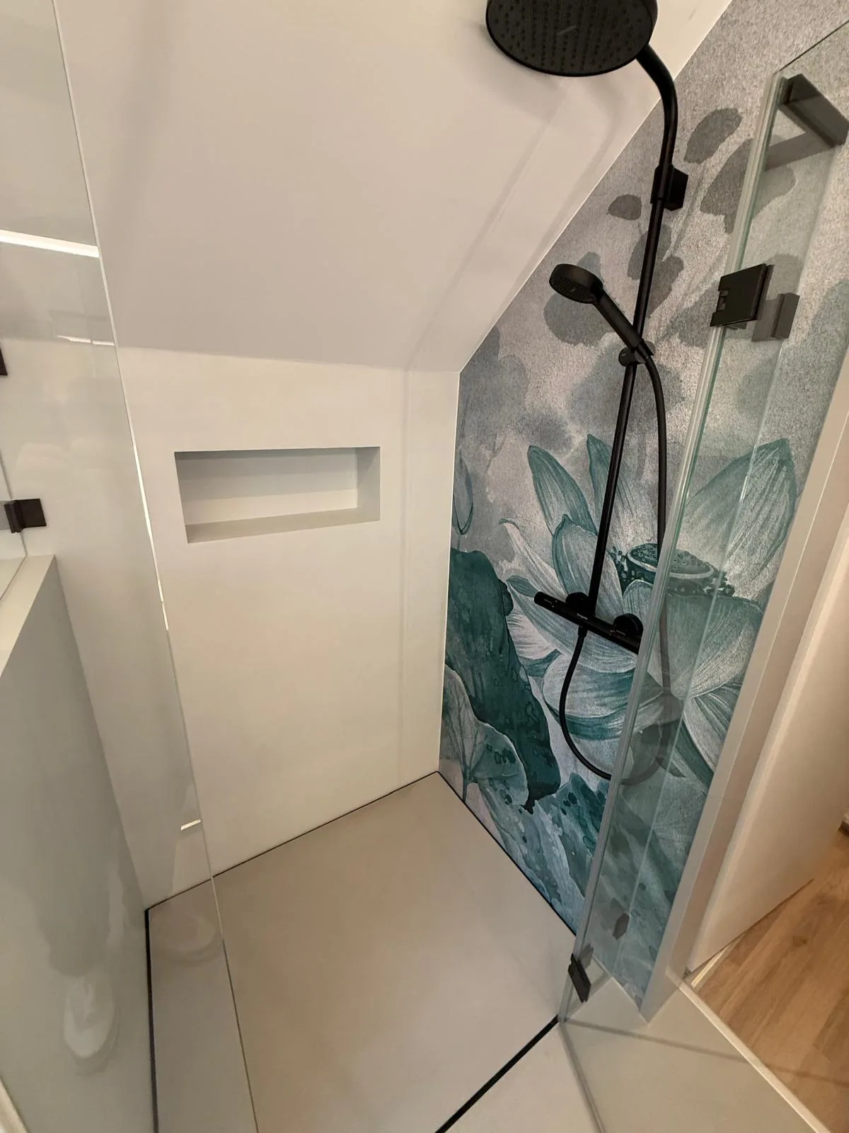 hf-konzept-fugenloses-bad-dachgeschoss-05-bodengleiche-dusche